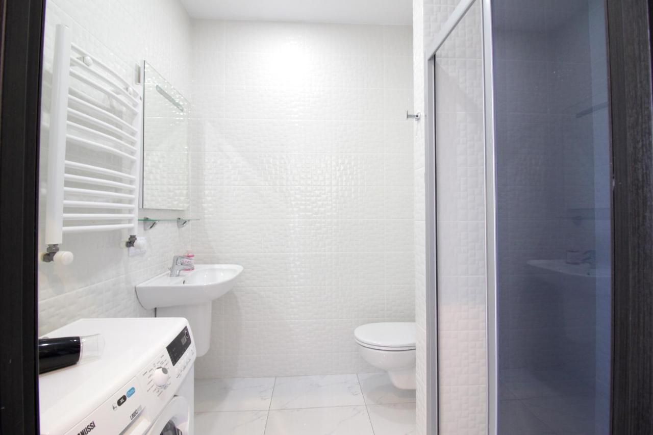 Apartments Inasaredze バトゥーミ エクステリア 写真